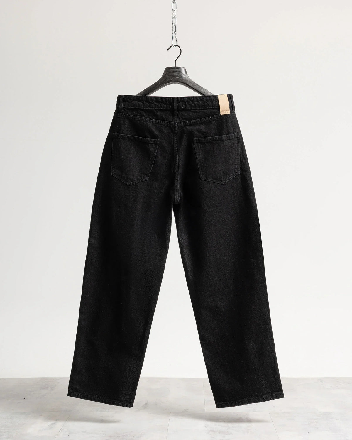 Jeans baggy nero resinato