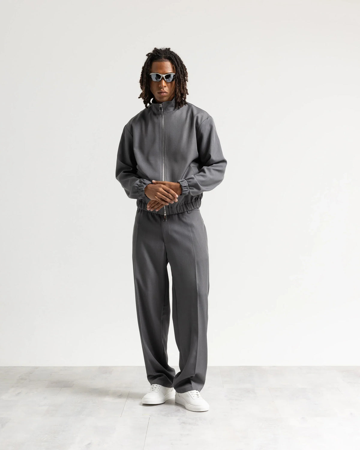Pantalone fondo ampio tessuto classico