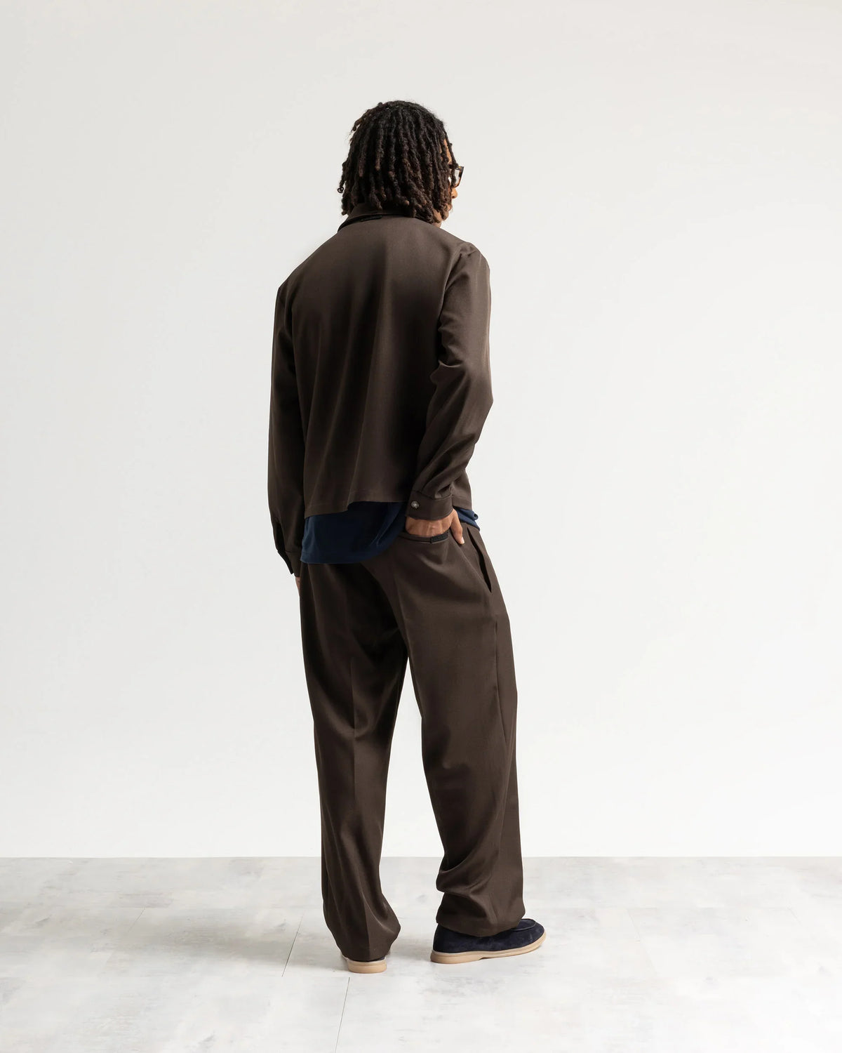Pantalone fondo ampio tessuto classico