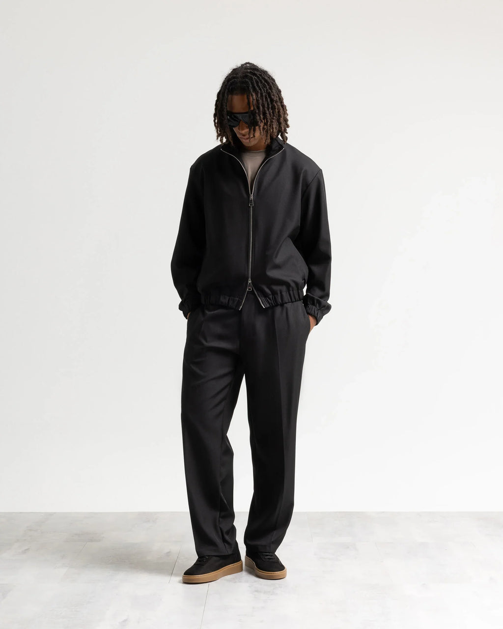 Pantalone fondo ampio tessuto classico