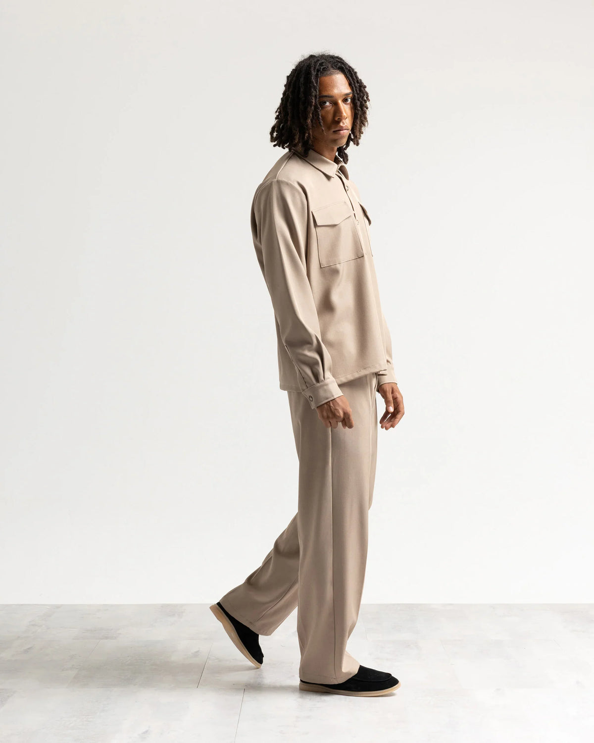Pantalone fondo ampio tessuto classico